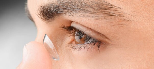 Contact-lens-wearing-mistakes-4
